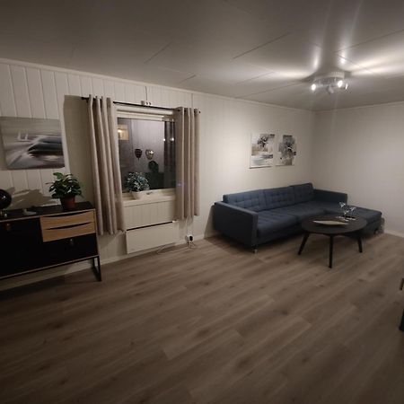Vardo Accommodation - White House Bagian luar foto
