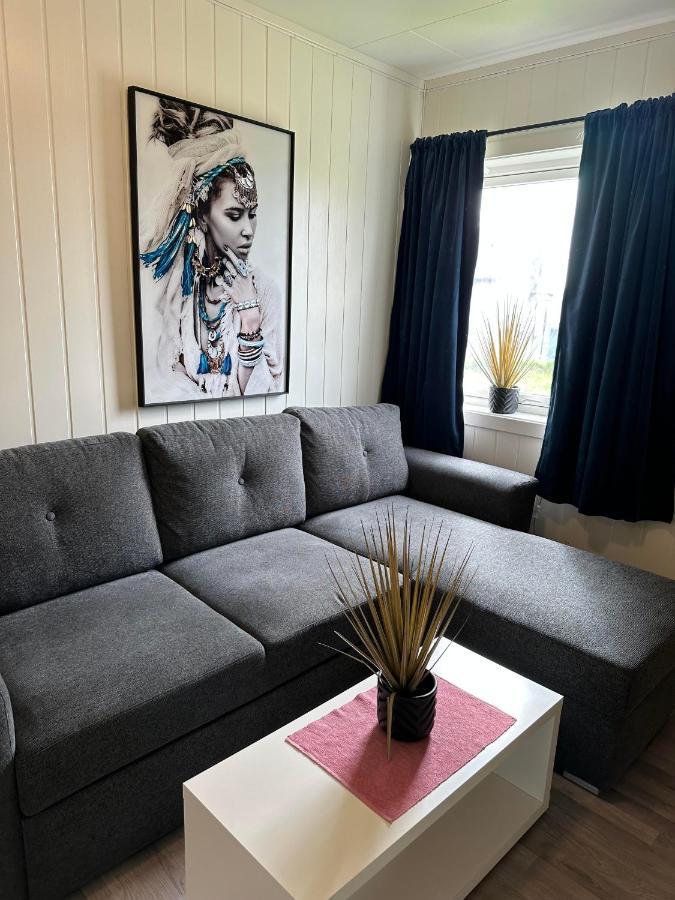 Vardo Accommodation - White House Bagian luar foto