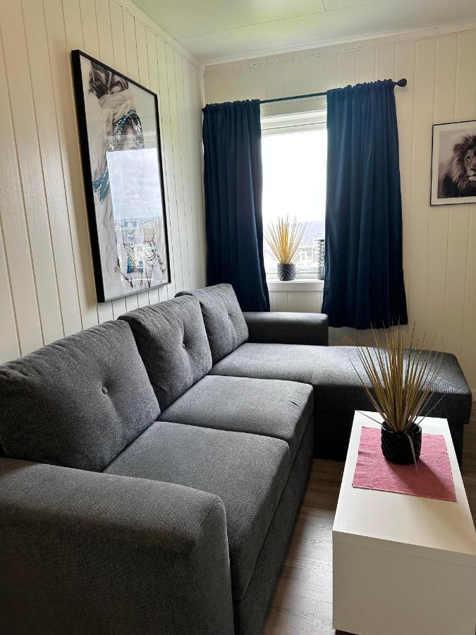 Vardo Accommodation - White House Bagian luar foto