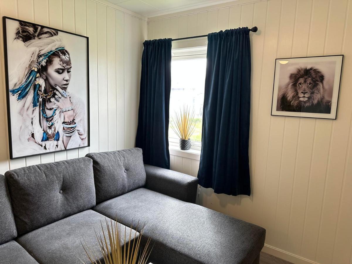 Vardo Accommodation - White House Bagian luar foto