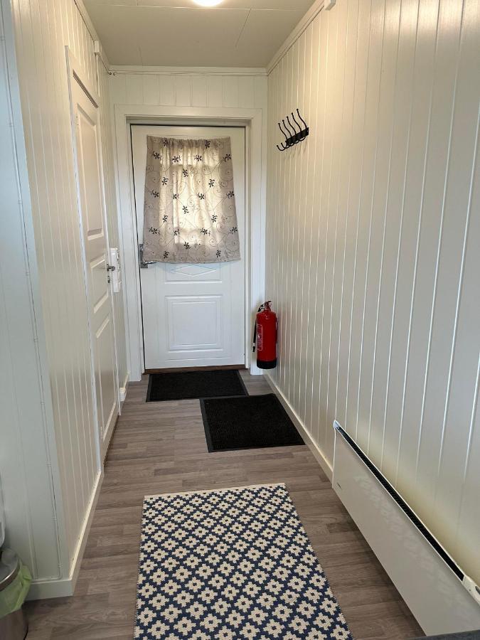 Vardo Accommodation - White House Bagian luar foto