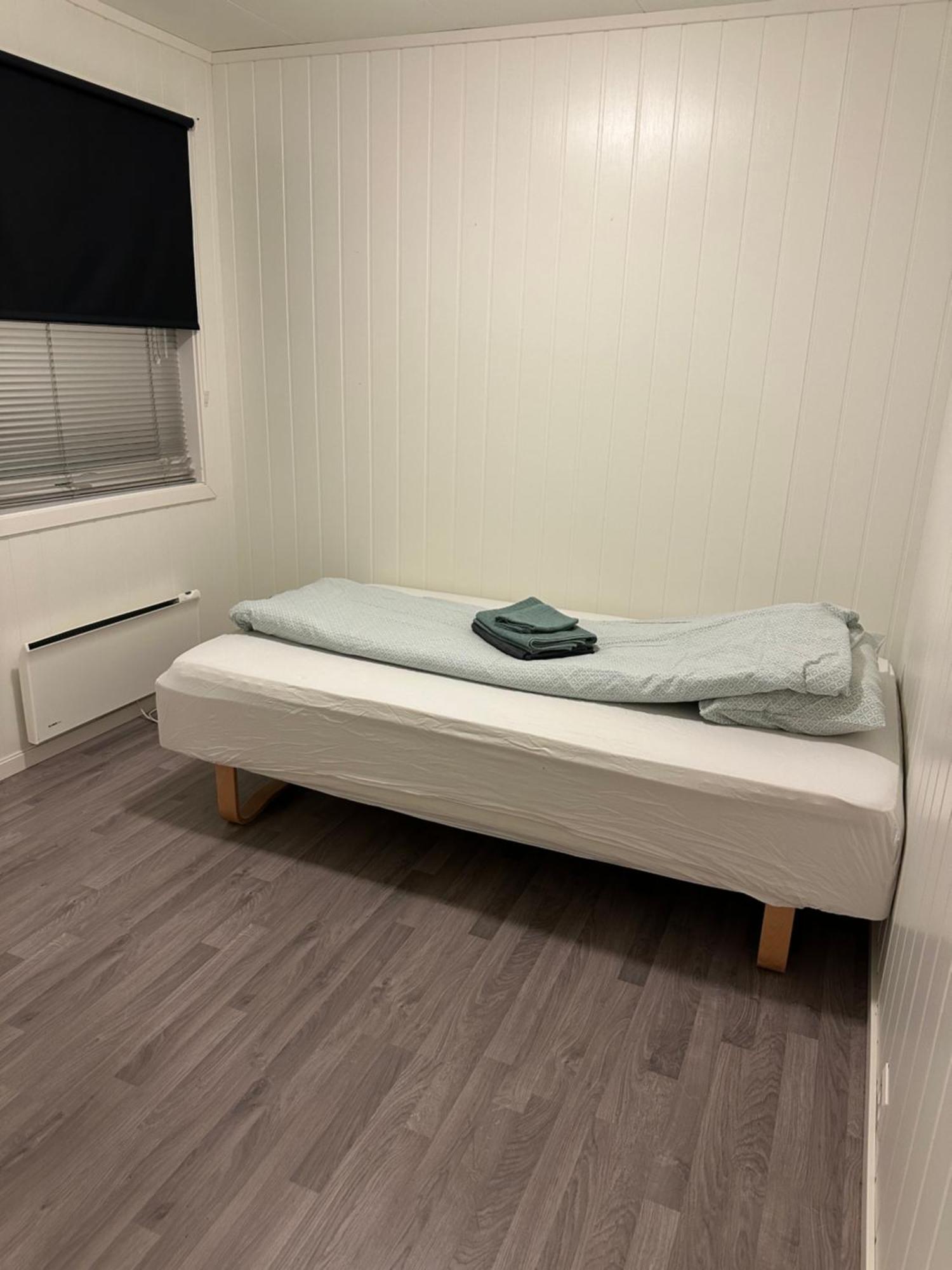 Vardo Accommodation - White House Bagian luar foto