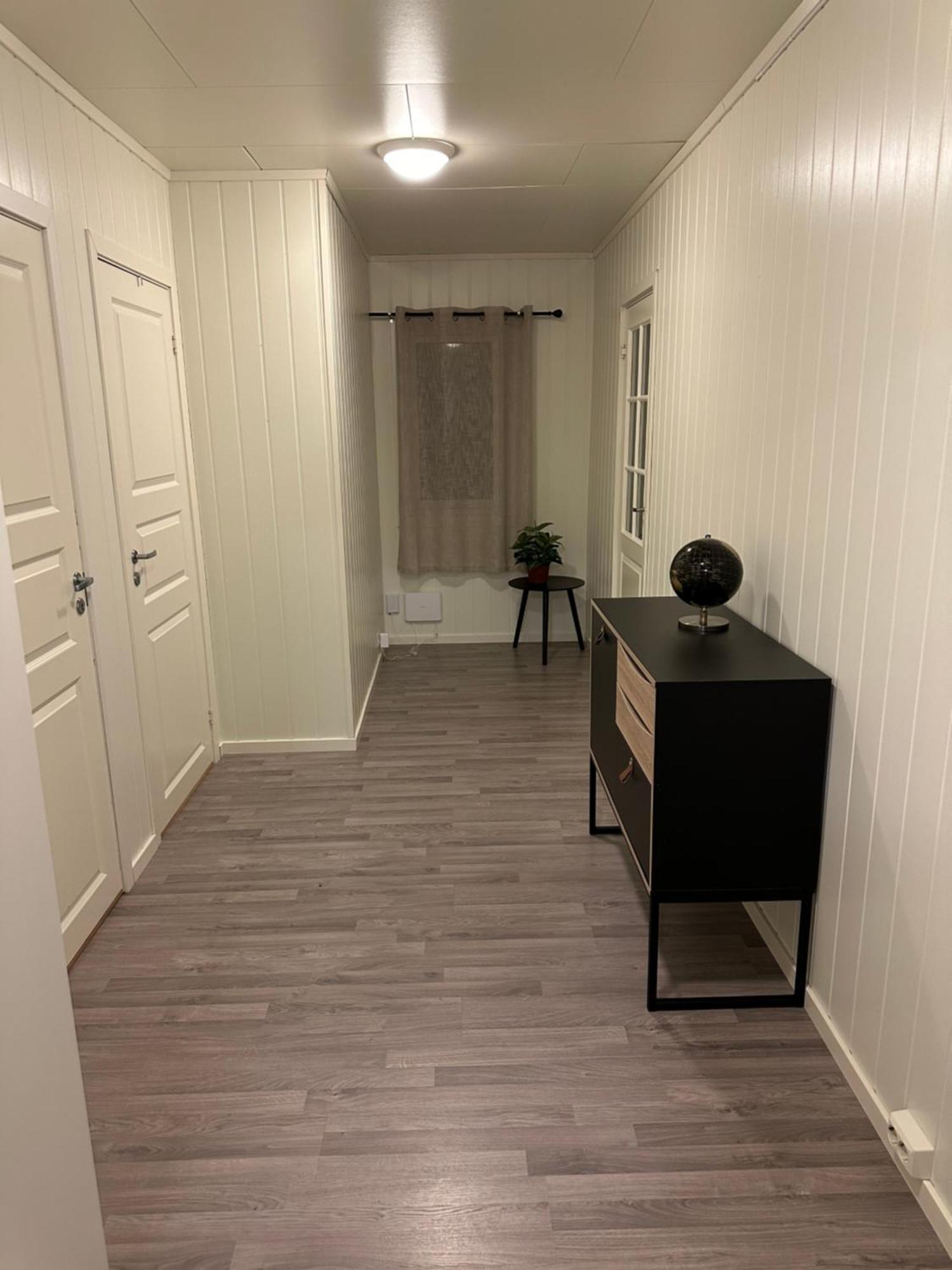 Vardo Accommodation - White House Bagian luar foto