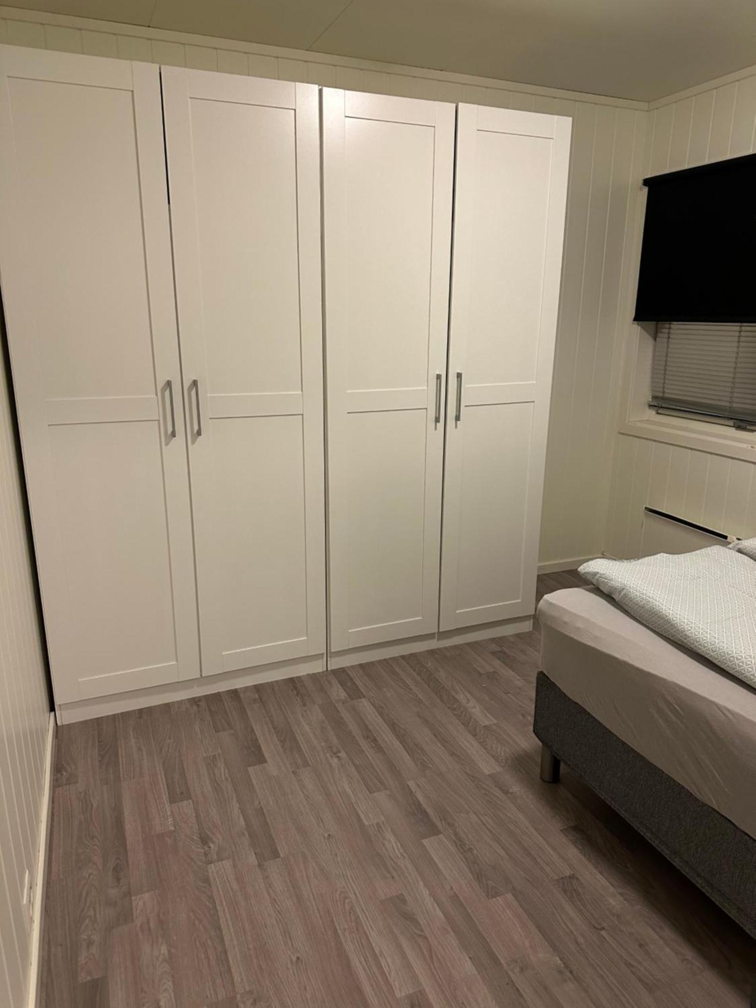 Vardo Accommodation - White House Bagian luar foto